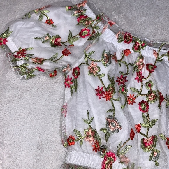 |3 FOR $20| URBAN PLANET Floral Sheer Crop Top - Picture 4 of 6